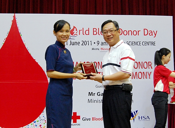 2011年世界捐血日  慈济新加坡分会获颁捐血之冠