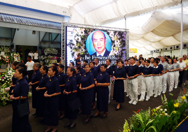 Volunteers Pay Respect to Late Indonesian Industrialist