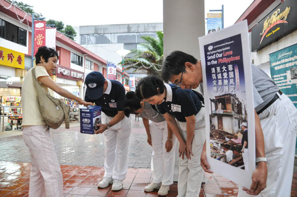 Singapore Kicks Off Street Fundraiser for Typhoon Haiyan
